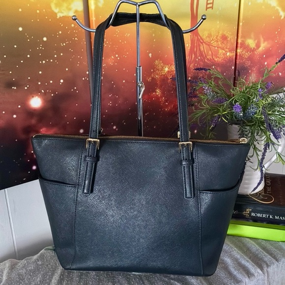 Michael Kors Jet Set Travel Tote - Picture 2 of 12